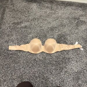 Victoria secret tan strapless bra 32D tags on